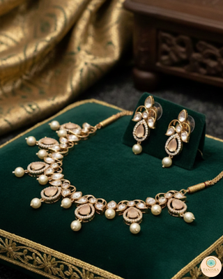 The Verra Necklace Set (Peach)