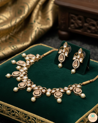 The Verra Necklace Set (Peach)
