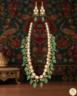 Royal Kundan & Emerald Green Long Haar