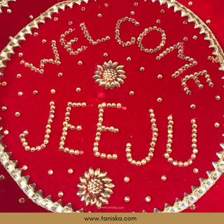 Welcome JEEJU Red Decorated Plate - Decorative Plates