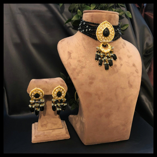 Luxury black glass work Kundan bridal necklace set with matching earrings and headpiece, statement jewelry for South Asian weddings and nikah ceremonies.