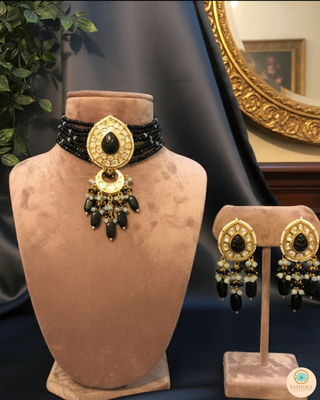 Luxury black glass work Kundan bridal necklace set with matching earrings and headpiece, statement jewelry for South Asian weddings and nikah ceremonies.