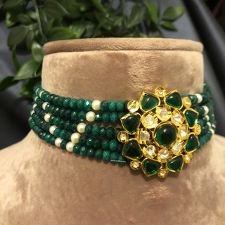 Luxury green emerald beaded Kundan choker necklace set with matching earrings, elegant statement jewelry for South Asian bridal weddings and receptions.