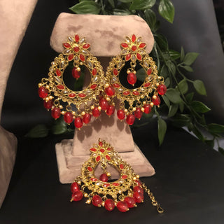 Luxury red and gold Kundan bridal necklace set with matching earrings and maang tikka, statement jewelry for South Asian weddings and nikah ceremonies.