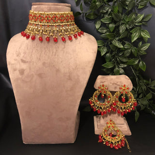Luxury red and gold Kundan bridal necklace set with matching earrings and maang tikka, statement jewelry for South Asian weddings and nikah ceremonies.