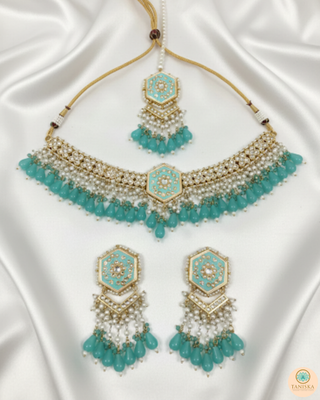 Luxury turquoise meenakari Kundan choker necklace set with matching earrings and maang tikka, vibrant statement jewelry for South Asian bridal weddings and festive occasions