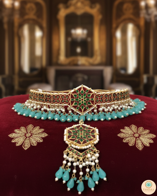 Luxury turquoise meenakari Kundan choker necklace set with matching earrings and maang tikka, vibrant statement jewelry for South Asian bridal weddings and festive occasions