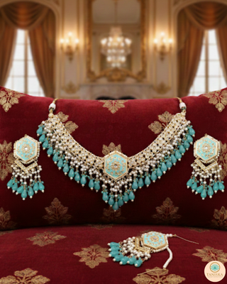Luxury turquoise meenakari Kundan choker necklace set with matching earrings and maang tikka, vibrant statement jewelry for South Asian bridal weddings and festive occasions