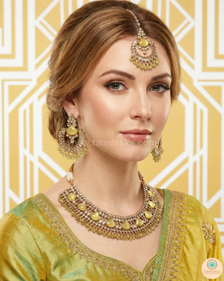 Luxury yellow Kundan bridal necklace set with matching earrings and maang tikka, elegant statement jewelry for South Asian weddings and nikah ceremonies.