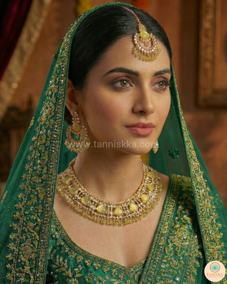 Luxury yellow Kundan bridal necklace set with matching earrings and maang tikka, elegant statement jewelry for South Asian weddings and nikah ceremonies.