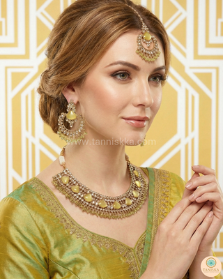 Luxury yellow Kundan bridal necklace set with matching earrings and maang tikka, elegant statement jewelry for South Asian weddings and nikah ceremonies.
