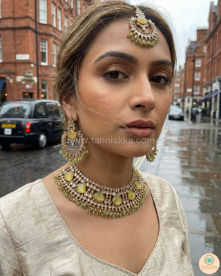 Luxury yellow Kundan bridal necklace set with matching earrings and maang tikka, elegant statement jewelry for South Asian weddings and nikah ceremonies.