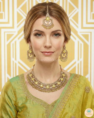 Luxury yellow Kundan bridal necklace set with matching earrings and maang tikka, elegant statement jewelry for South Asian weddings and nikah ceremonies.