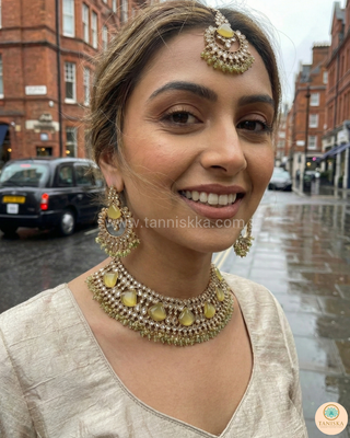 Luxury yellow Kundan bridal necklace set with matching earrings and maang tikka, elegant statement jewelry for South Asian weddings and nikah ceremonies.