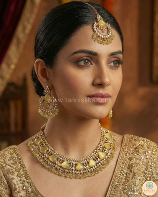 Luxury yellow Kundan bridal necklace set with matching earrings and maang tikka, elegant statement jewelry for South Asian weddings and nikah ceremonies.