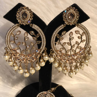 ALIA Designer Earring & Tikka Set - Pearl White / Golden