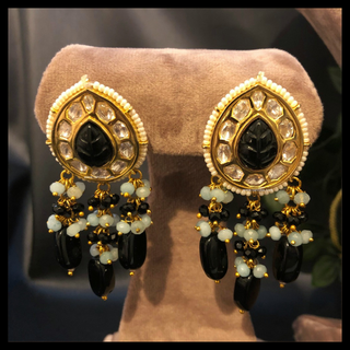 Luxury black glass work Kundan bridal necklace set with matching earrings and headpiece, statement jewelry for South Asian weddings and nikah ceremonies.