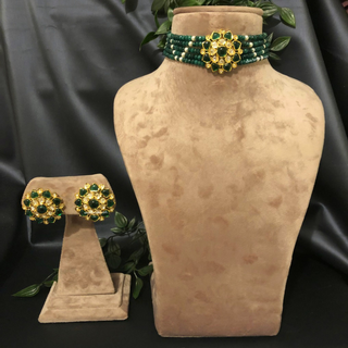 Luxury green emerald beaded Kundan choker necklace set with matching earrings, elegant statement jewelry for South Asian bridal weddings and receptions.