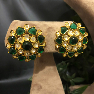 Luxury green emerald beaded Kundan choker necklace set with matching earrings, elegant statement jewelry for South Asian bridal weddings and receptions.