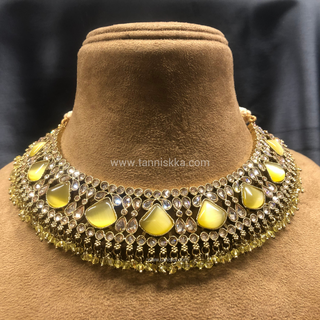 Luxury yellow Kundan bridal necklace set with matching earrings and maang tikka, elegant statement jewelry for South Asian weddings and nikah ceremonies.