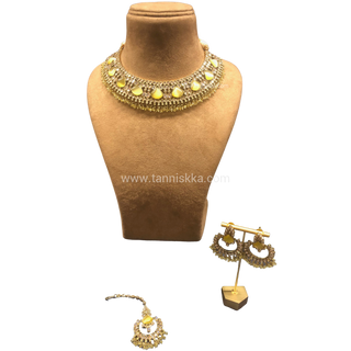 Luxury yellow Kundan bridal necklace set with matching earrings and maang tikka, elegant statement jewelry for South Asian weddings and nikah ceremonies.