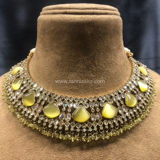Luxury yellow Kundan bridal necklace set with matching earrings and maang tikka, elegant statement jewelry for South Asian weddings and nikah ceremonies.